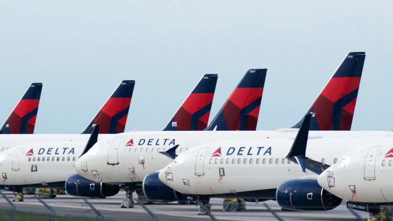 Delta Air Lines scraps secret perk for lawmakers amid shutdown
