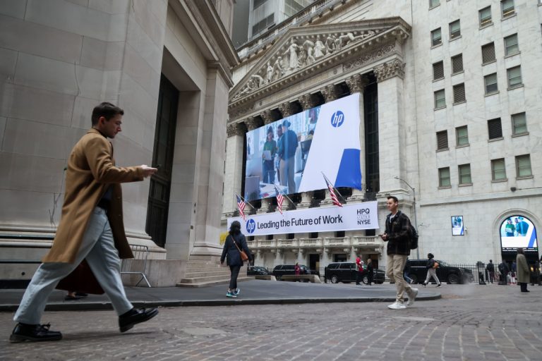 Morgan Stanley sounds alarm on new AI spending bubble risk