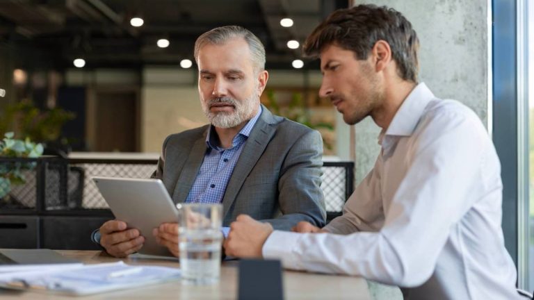 Warren Buffett’s $373 billion stance against the market is winning