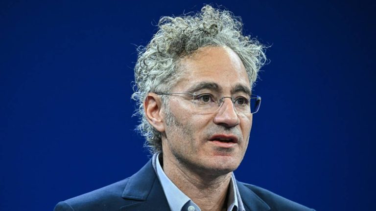 Palantir stock is cheaper than Alphabet on this valuation metric
